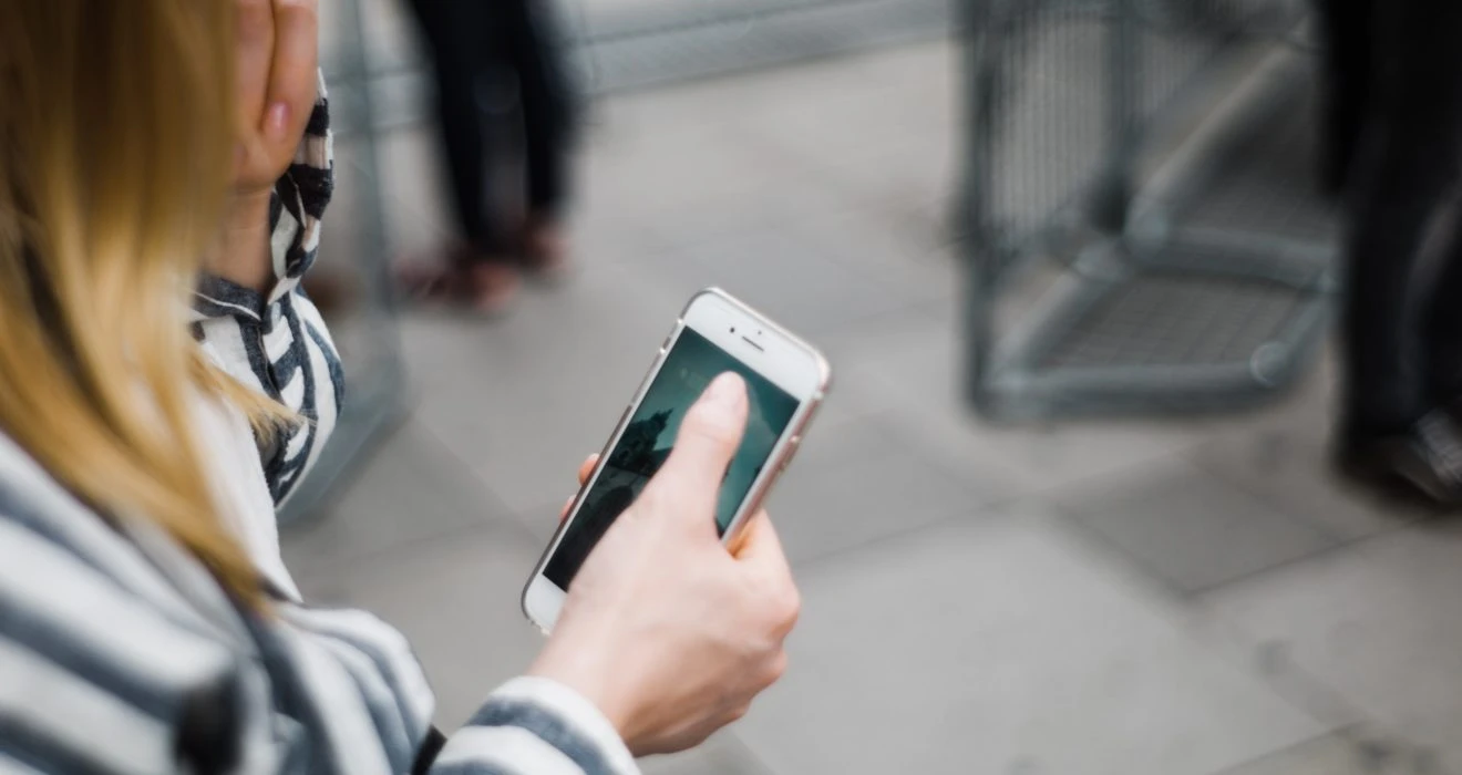 Jak technologia mobilna zmieniła nasze życie w 4 krokach