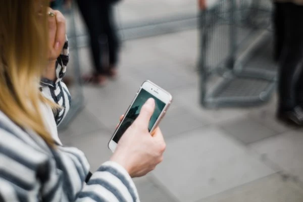 Jak technologia mobilna zmieniła nasze życie w 4 krokach